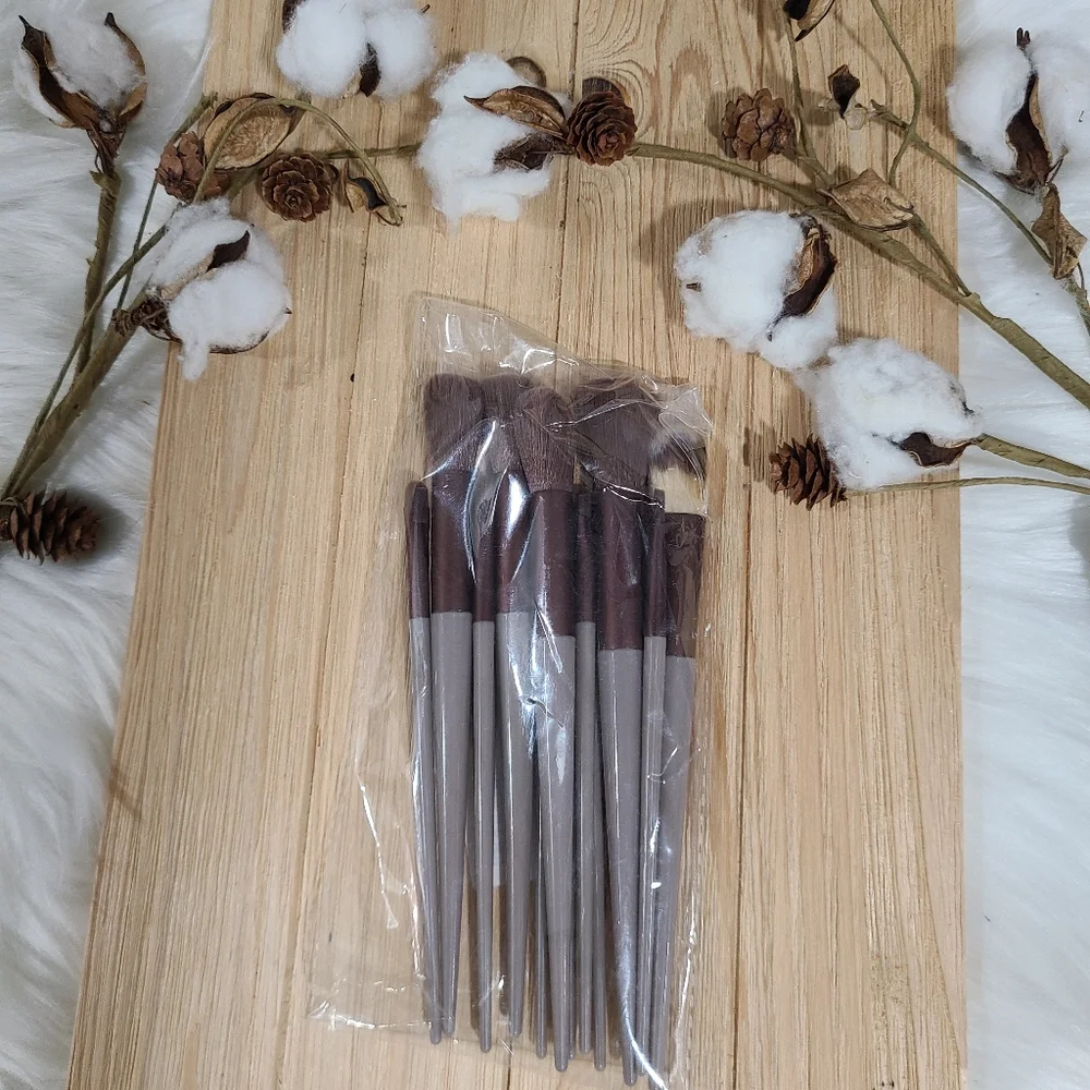 🎉🎉NEW🎉🎉 13PC MAROON HANDLE Makeup Brush Set